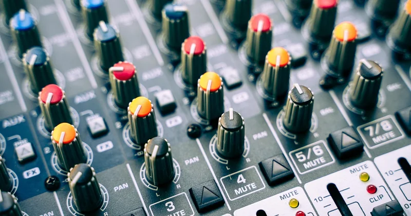 Voix, mastering et production : les usages les plus documentés